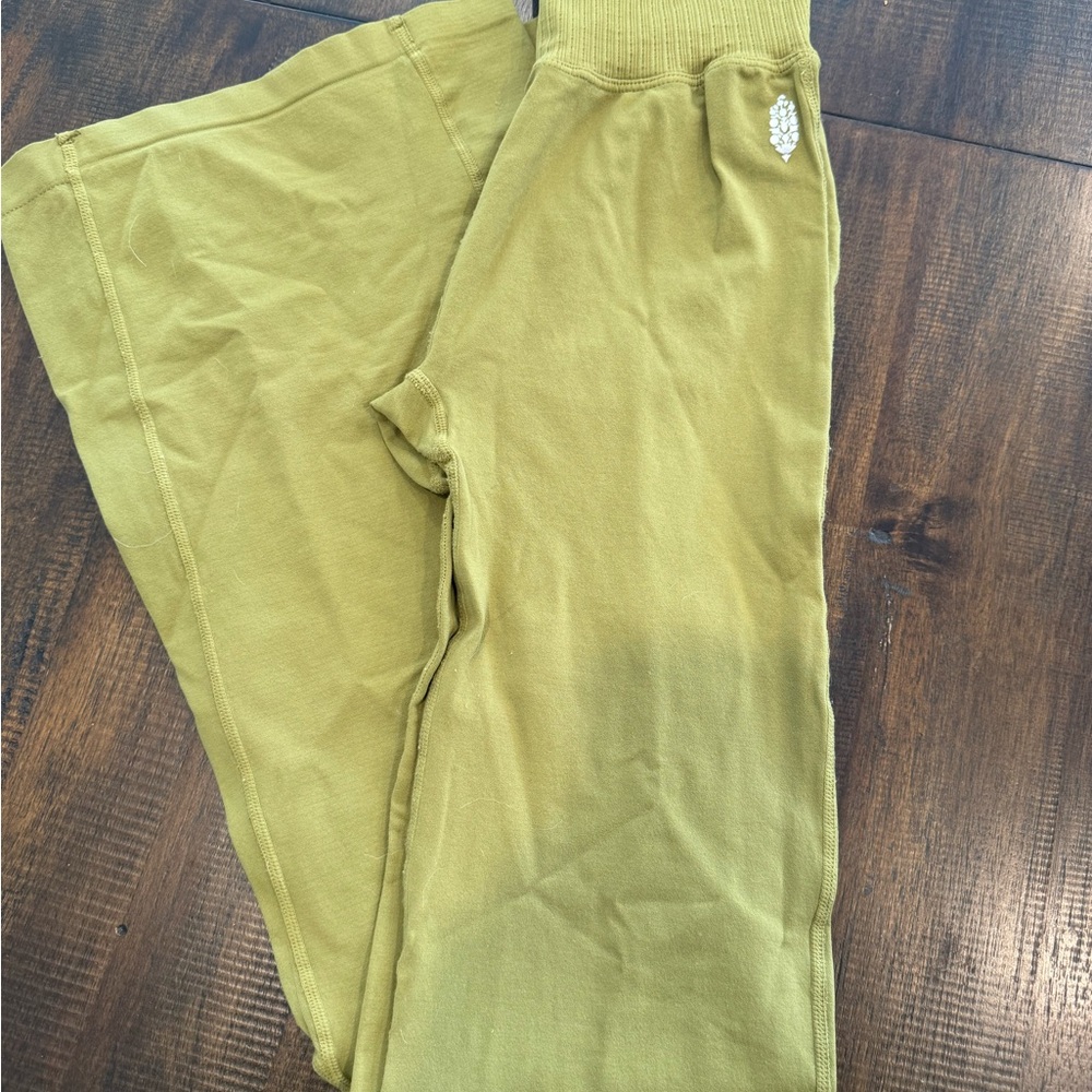 Free People Movement Good Karma Flares~Size xs/small~NWOT